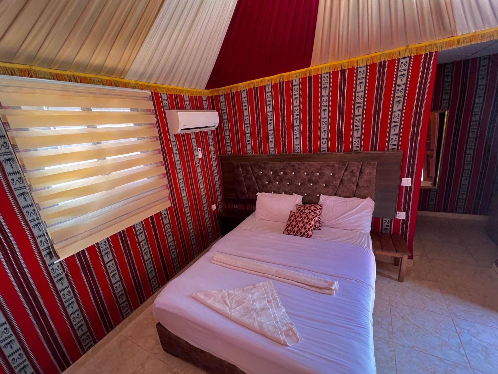 Angelina Wadi Rum Camp Exteriör bild