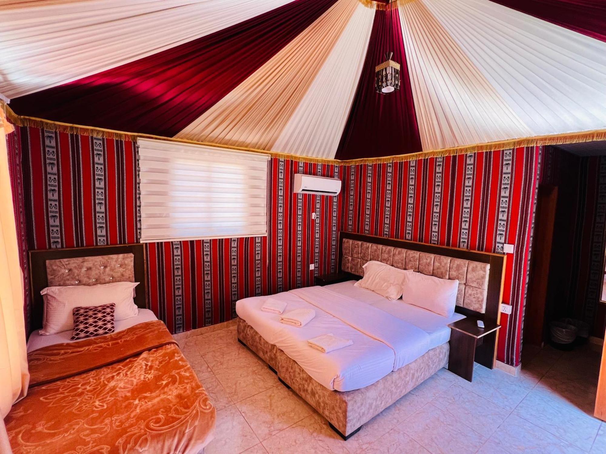 Angelina Wadi Rum Camp Exteriör bild